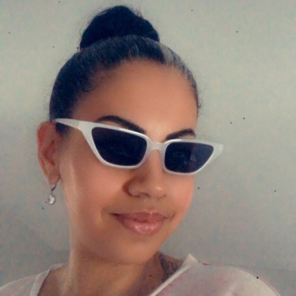 Retro “Kylie” White Cat Eye Sunglasses 70s Vibes - Picture 6 of 6